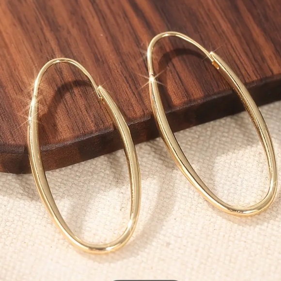 Jewelry - Elegant Minimalist Gold  Plated Oval Hoop Earrings - NEW
